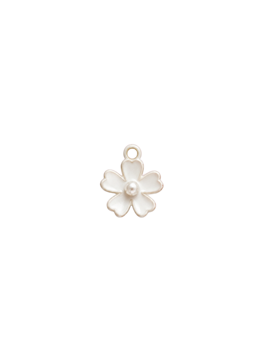 Fleur blanche avec perle